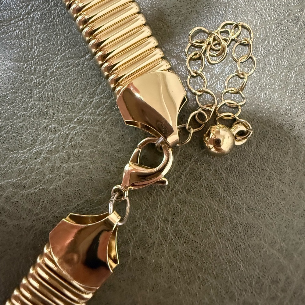 Vintage Chunky Gold Tone Omega Collar Necklace - Picture 4 of 5